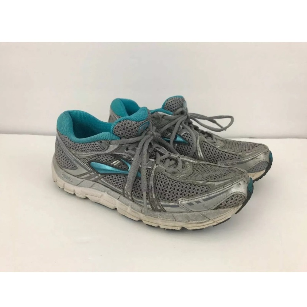 Women’s brooks association 11 running shoes size 9